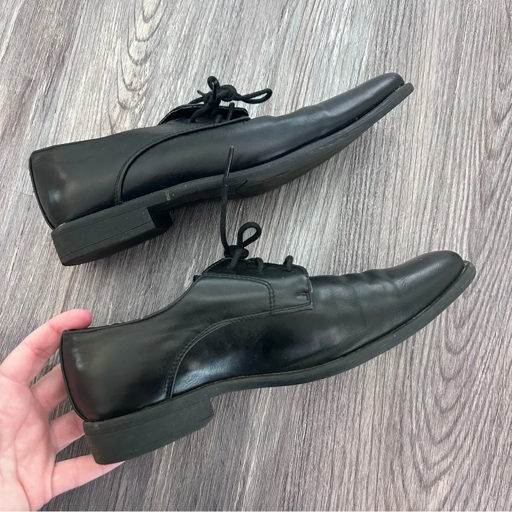 Boys Black Dress shoes Size 5